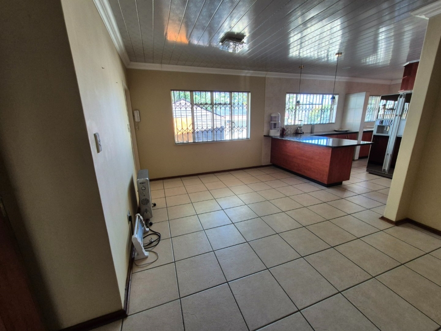 To Let 4 Bedroom Property for Rent in Universitas Ridge Free State
